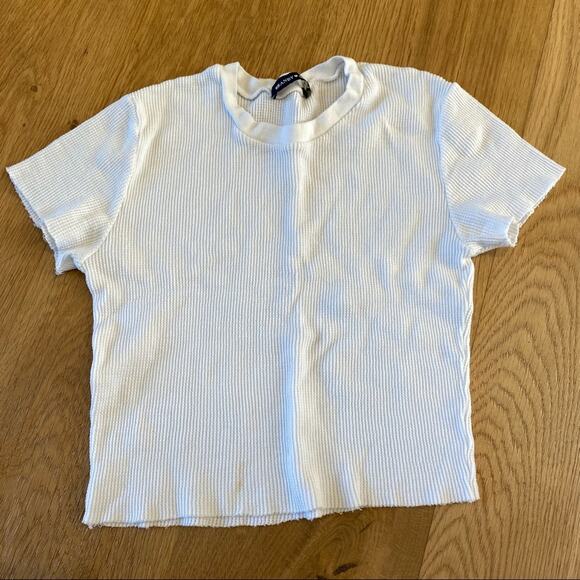 Brandy Melville Raw Hem Short Sleeve Tee in White - Picture 1 of 4